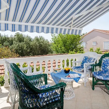 Apartment The Modern Equipped Holiday Is Located In An House.